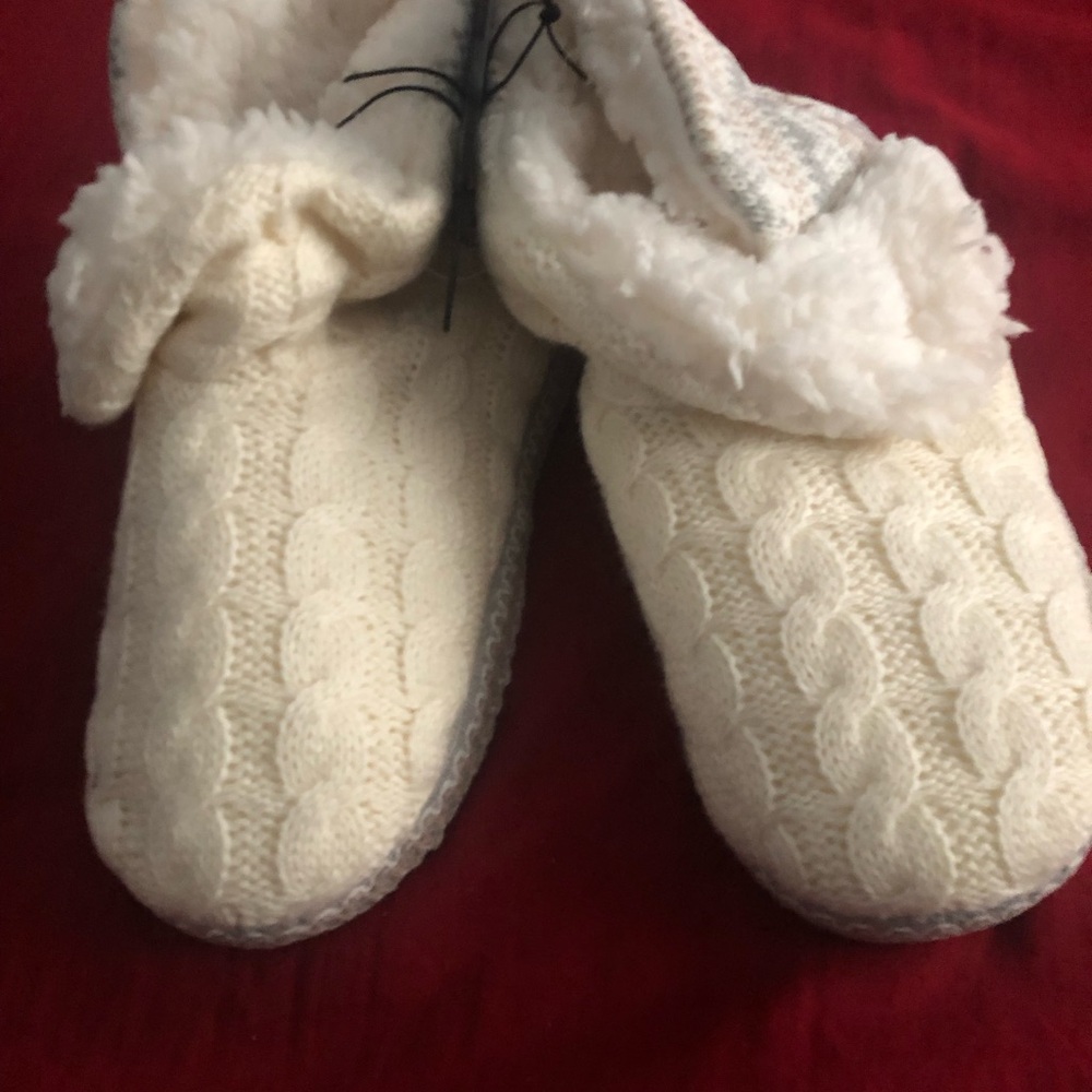 Muk Luks Cream Cable Knit Women's Slippers